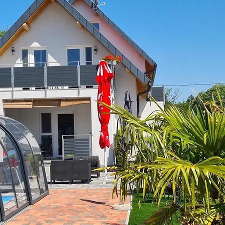 U8 Apartmanhaz *