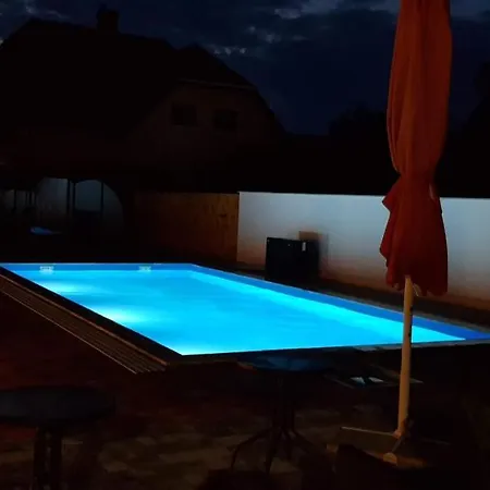 U8 Apartmanhaz アパート