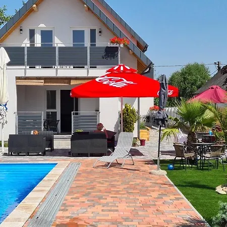 Apartment U8 Apartmanhaz *