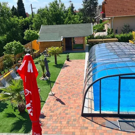 U8 Apartmanhaz * ボニャルツバシュ