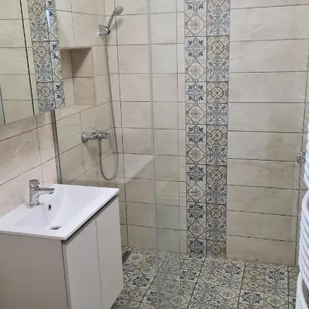 U8 Apartmanhaz *
