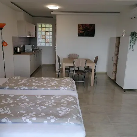 U8 Apartmanhaz *