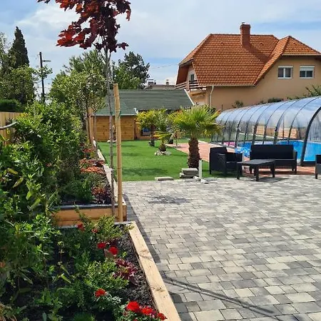 U8 Apartmanhaz アパート ボニャルツバシュ