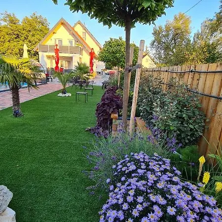 アパート U8 Apartmanhaz ボニャルツバシュ