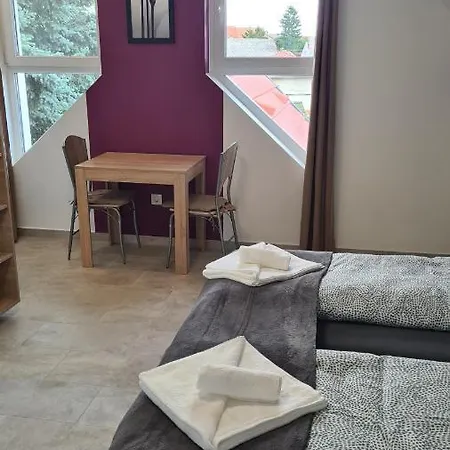 아파트 U8 Apartmanhaz *