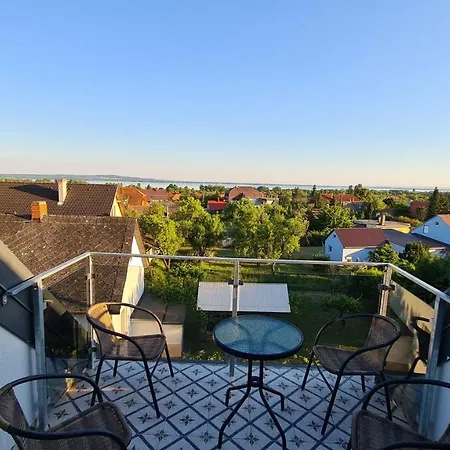 U8 Apartmanhaz ボニャルツバシュ