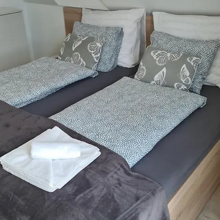 U8 Apartmanhaz アパート