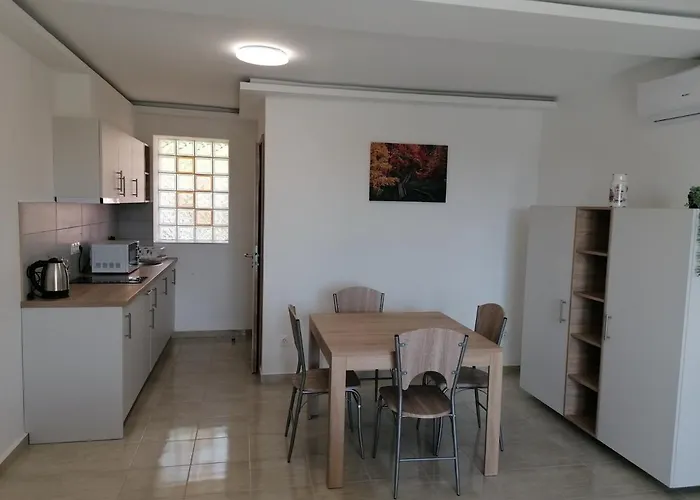 Apartment U8 Apartmanhaz Vonyarcvashegy